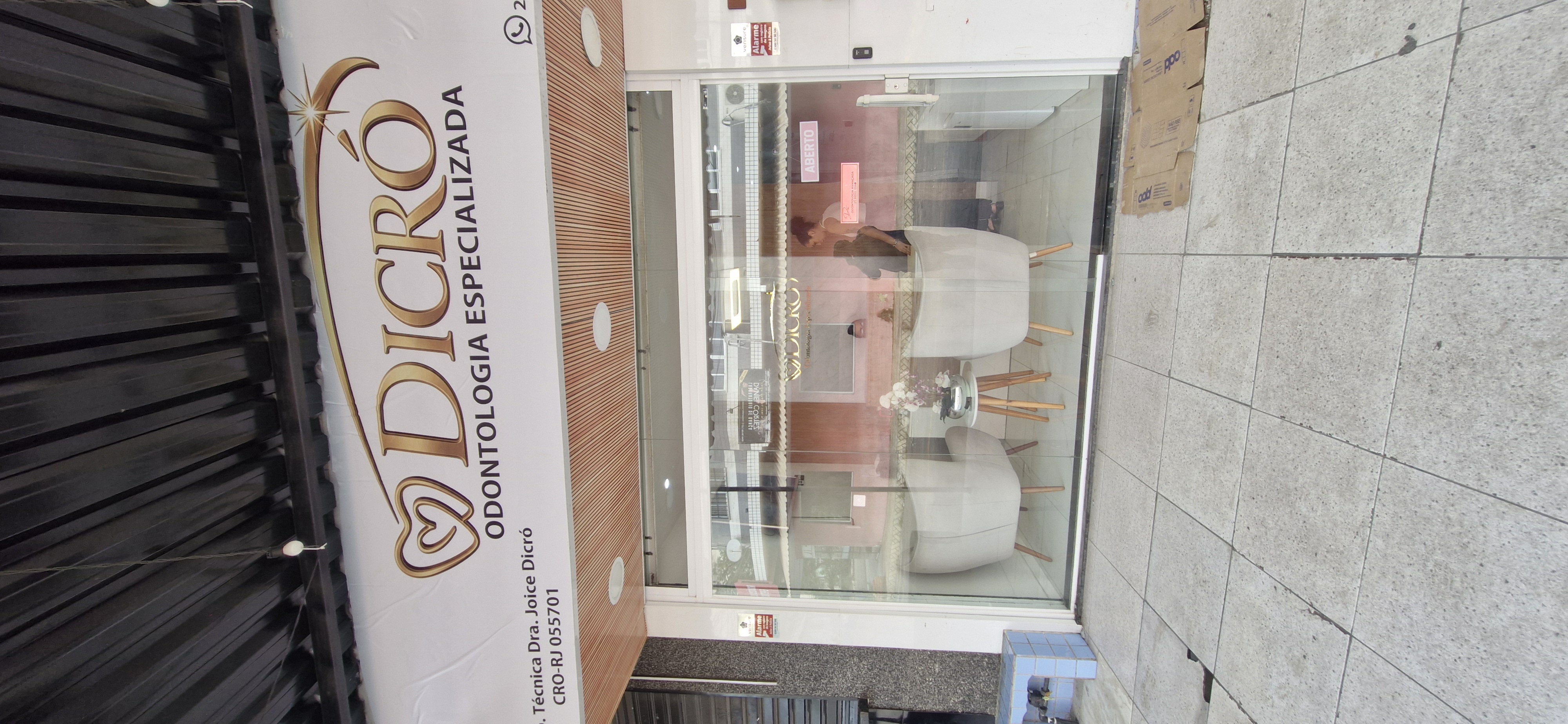 Fachada da Dicró Odontologia Especializada, Loja 2, Praça da Telemar, Mesquita/RJ