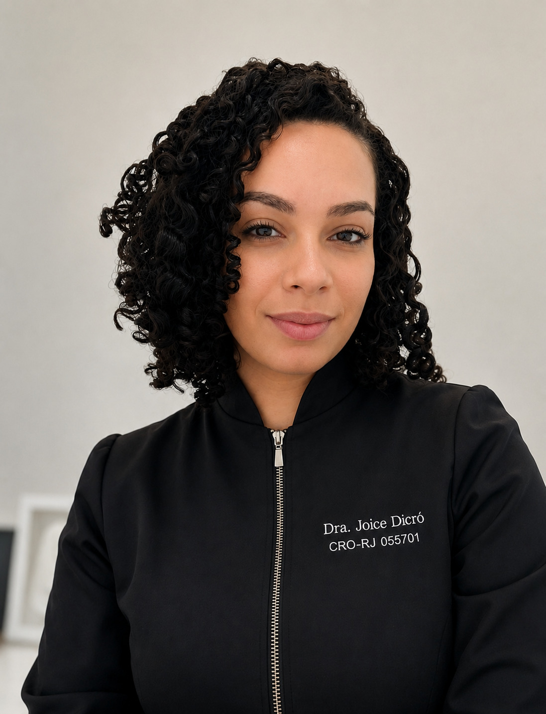 Dra. Joice Dicró — Cirurgiã-Dentista